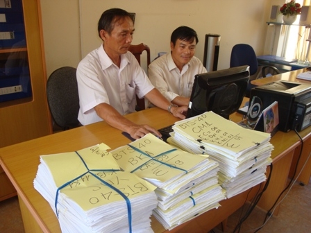 Cán bộ làm công tác tuyển sinh tỉnh Dak Lak hoàn tất nhập dữ liệu hồ sơ tuyển sinh ĐH,CĐ năm 20112 để chuyển cho các trường