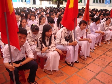 Học sinh tham dự Lễ tổng kết, phát thưởng năm học 2011-2012