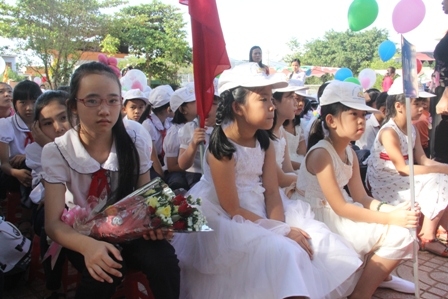 Học sinh tham dự Lễ tổng kết và phát thưởng năm học 2011-2012