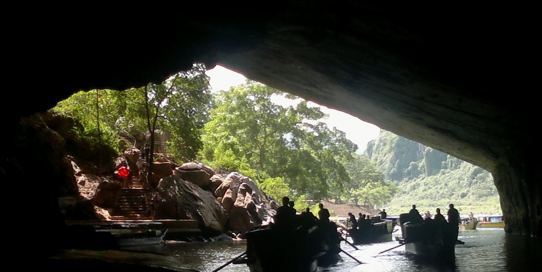 Lối dẫn vào động Phong Nha.