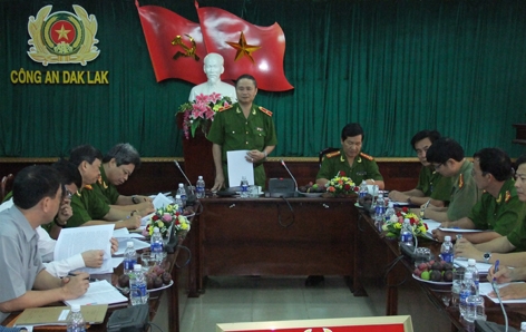 Thiếu tướng Trần Anh Dũng ghi nhận những kết quả đạt được của các cơ quan, đơn vị, địa phương ở Dak Lak trong 10 năm thực hiện Luật PCCC.  