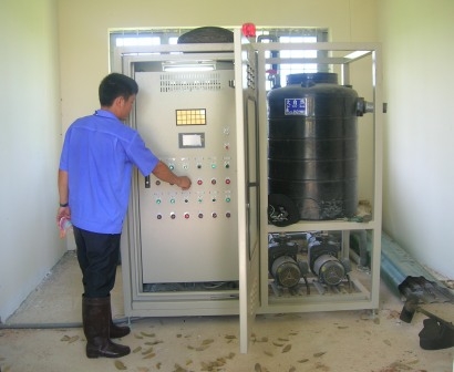 Vận hành hệ thống xử lý nước thải y tế tại Bệnh viện Đa khoa khu vực 333. Ảnh: K.O