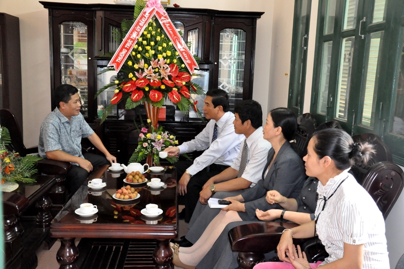 Đoàn đến thăm Đài tiếng nói Việt Nam 