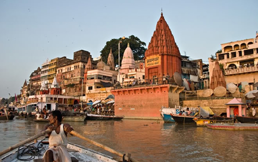 Thành phố Varanasi, một vùng đất đầy màu sắc và tín ngưỡng với dòng sông Hằng kỳ bí.                                          Ảnh :T.L 