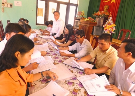 Đoàn khảo sát làm việc với trạm y tế xã vùng 3 Ea Trul (Krông Bông)