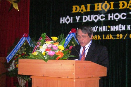 Chủ tịch Hội Y dược học tỉnh nhiệm kỳ 2006-2011 Nguyễn Phi Tiến phát biểu khai mạc Đại hội.