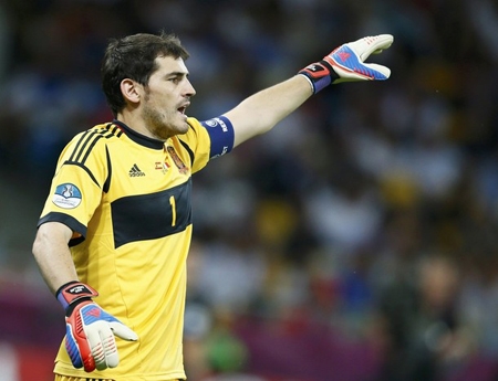 Iker Casillas là chỗ dựa vững chắc cho các đồng đội ở tuyến trên