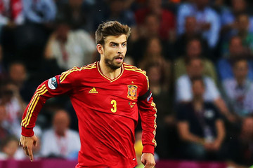 Gerard Pique cùng Sergio Ramos tạo nên bức tường an toàn trong hàng phòng ngự của Tây Ban Nha