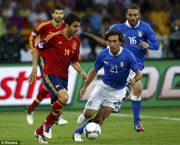 Cesc Fabregas là tiền đạo ảo hay nhất trong đội hình Tây Ban Nha