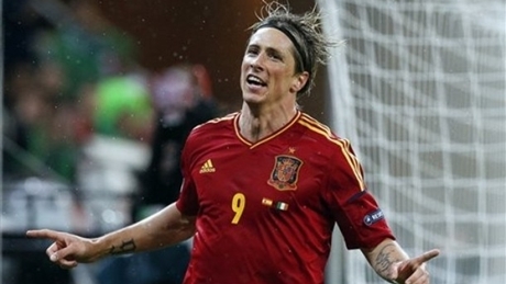 Fernando Torres là người đầu tiên trong lịch sử ghi bàn trong hai trận chung kết Euro. Anh cũng giành danh hiệu Vua phá lưới ở giải năm nay 