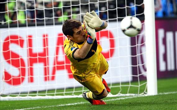 Thủ môn Iker Casillas đạt mốc 100 trận thắng trong màu áo đội tuyển