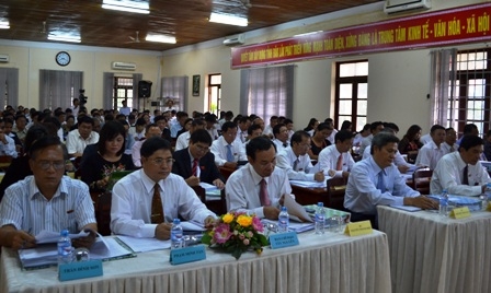 Các đại biểu tham dự kỳ họp thứ 4, HĐND tỉnh khóa VIII