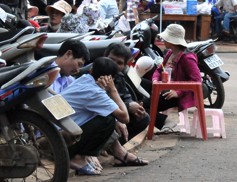 Tụ tập nói chuyện