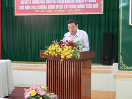 Ông Vũ Văn Đông-Phó Ban chỉ đạo Chương trình xây dựng NTM phát biểu tại hội nghị