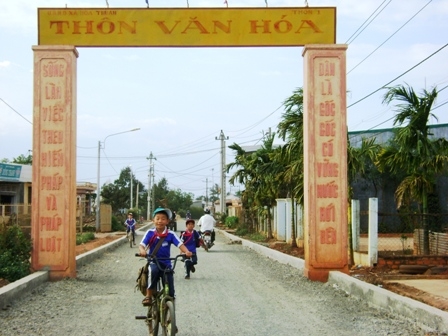 Từ đóng góp của người dân, những con đường liên thôn, liên gia ở Hòa Thuận được tiếp tục mở ra