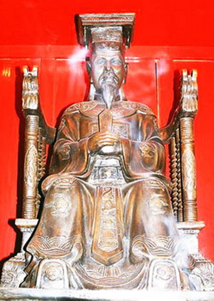 Tượng vua Lê Thánh Tông được thờ tại Văn Miếu Quốc Tử Giám, Hà Nội. Ảnh: T.L