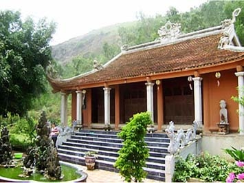 Đền thờ Trần Nhật Duật tại xã Quảng Hợp, huyện Quảng Xương (Thanh Hóa).  Ảnh: T.L