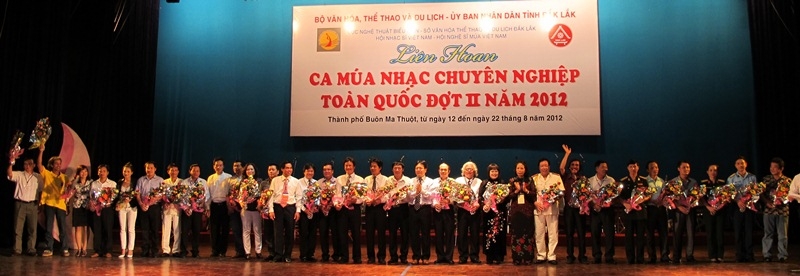 32 đoàn nghệ thuật chuyên nghiệp trên toàn quốc tham dự Liên hoan.