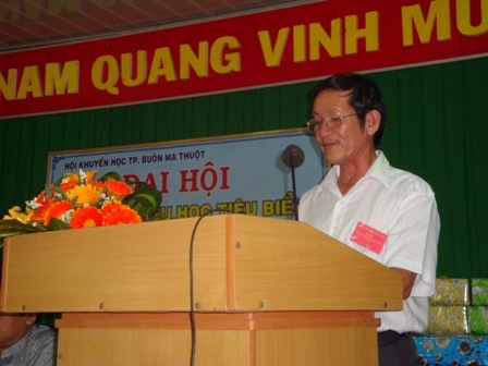 Ông Trần Văn Chính ( phường Tự An, TP. Buôn Ma Thuột) báo cáo tham luận tại Đại hội 