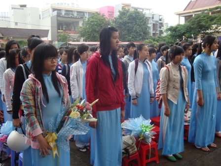 HS Trường THPT Buôn Ma Thuột  tham dự Lễ khai giảng