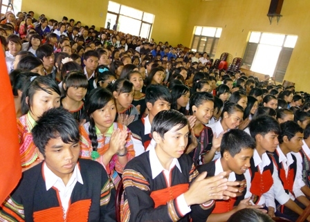 HS Trường THPT Dân tộc Nội trú N'Trang Lơng trong ngày khai giảng
