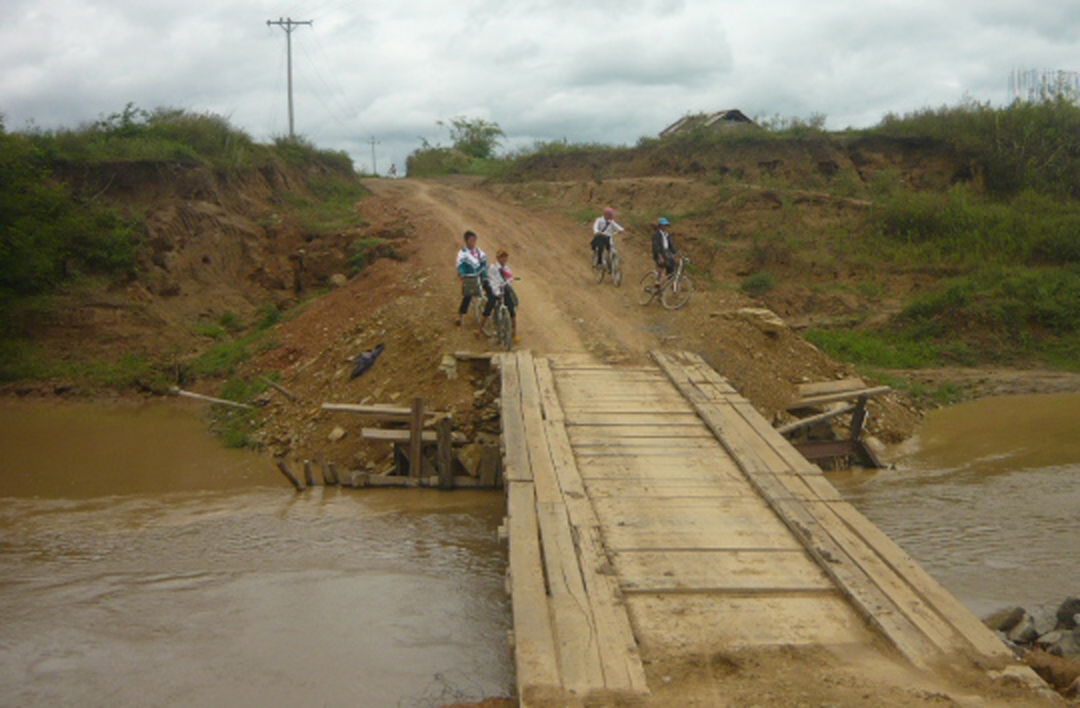 Chiếc cầu này thường bị ngập nước mỗi khi có mưa lũ.
