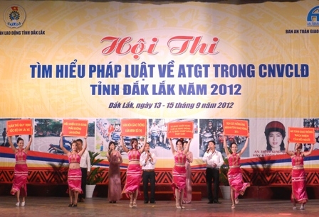 Phần thi Chào hỏi của LĐLĐ TP. Buôn Ma Thuột