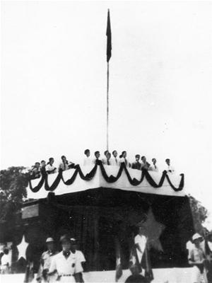 Quảng trường Ba Đình ngày 2-9-1945.    Ảnh: Tư liệu