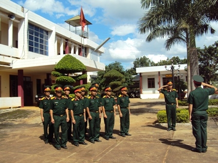 Kiểm tra thực hiện Điều lệnh đội ngũ tại Ban Chỉ huy Quân sự huyện Krông Ana. 