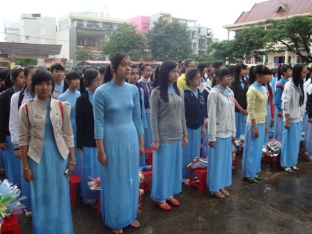 Học sinh Trường THPT Buôn Ma Thuột  tham dự Lễ khai giảng năm học 2012-2013 (Ảnh: minh họa)