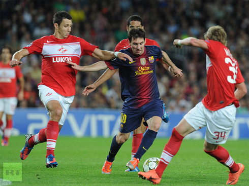 Nhiều khả năng Barca của Messi (giữa) sẽ vào vòng đấu loại trực tiếp sau lượt trận này