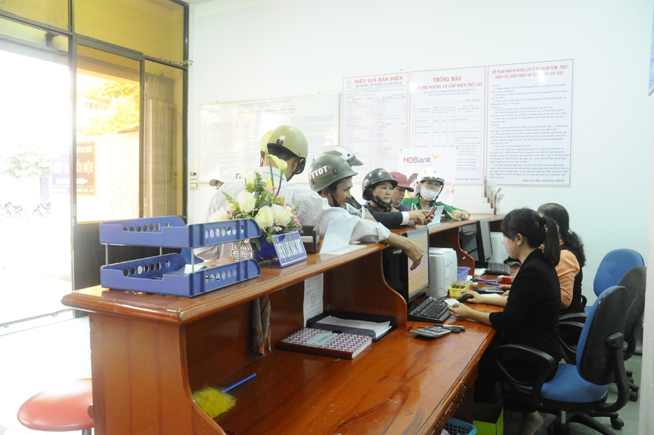 Điện lực Dak Lak thực hiện cải cách hành chính để phục vụ  khách hàng ngày một tốt hơn. 
