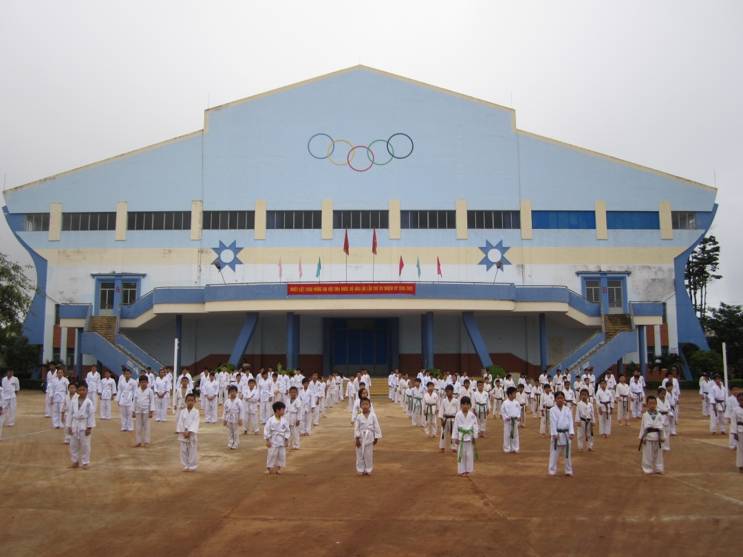 Các CLB Karatedo luôn thu hút đông đảo học sinh các trường học tham gia tập luyện. 