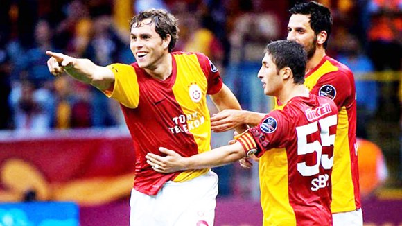 Galatasaray sẽ ca khúc khải hoàn cùng tấm vé vào vòng 1/8