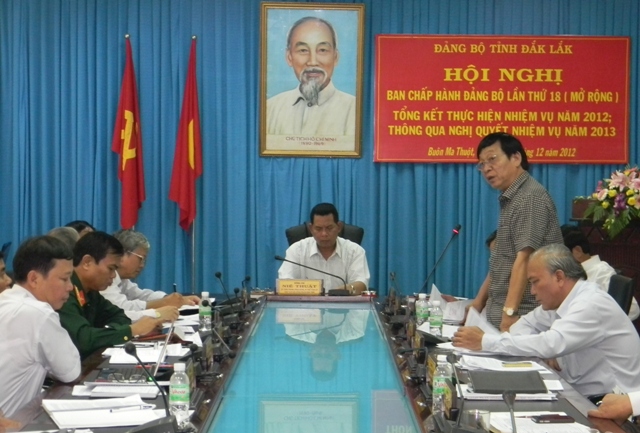 Trưởng Ban Tổ chứ Tỉnh ủy Dak Lak Trần Phú phát biểu tại hội nghị 