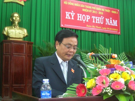 Chủ tịch HĐND TP. Buôn Ma Thuột Huỳnh Ngọc Luân khai mạc kỳ họp