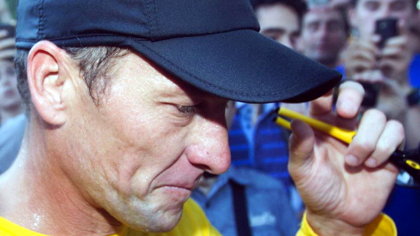 Lance Armstrong mất tất cả danh hiệu sau khi sự thật được phơi bày