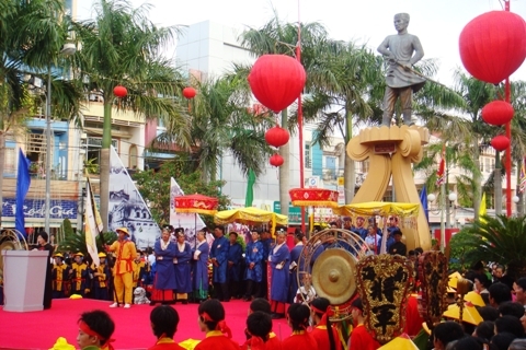 Lễ tưởng niệm anh hùng Nguyễn Trung Trực.               Ảnh: T.L