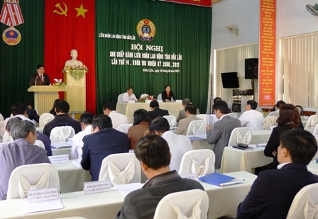 Chủ tịch LĐLĐ tỉnh Y Khút Niê chủ trì Hội nghị