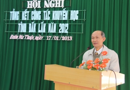 Chủ tịch Hội Khuyến học tỉnh Hà Ngọc Đào báo cáo kết quả hoạt động năm 2012