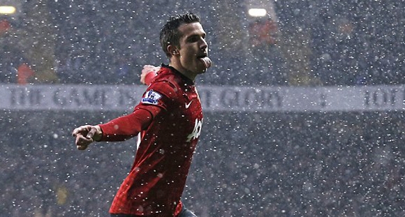 van Persie lại tiếp tục ghi bàn cho MU