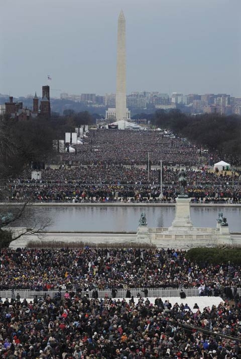 Hàng trăm nghìn người đã đổ về Đồi Capital để chứng kiến lễ tuyên thệ nhậm chức lần hai của ông Obama. (Ảnh: AP)