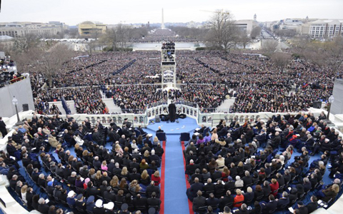 Cả một biển người vây quanh tổng thống Mỹ khi ông phát biểu. Ảnh: AFP