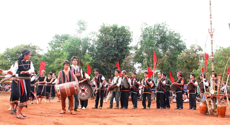 Những lễ hội được duy trì ở các buôn làng góp phần gìn giữ bản sắc văn hóa truyền thống trước những nguy cơ mai một, thất truyền