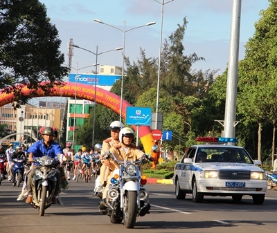 Bảo đảm ATGT cho Giải đua xe đạp về nguồn tỉnh năm 2012