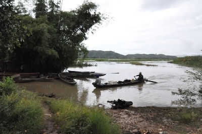 Một bến thuyền bên dòng sông Krông Ana