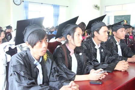 Học sinh Trường Trung cấp Luật Buôn Ma Thuột tại Lễ trao bằng tốt nghiệp