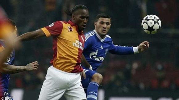Drogba (trái) là một trong những hợp đồng đáng chú ý của Galatasaray