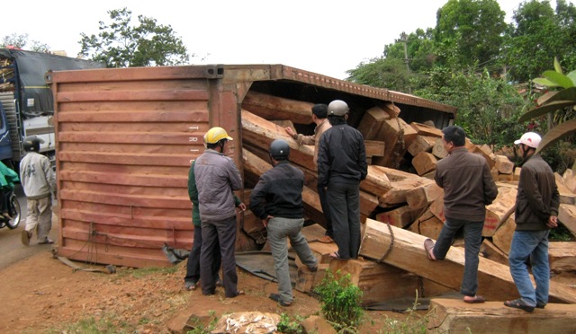 Hiện trường chiếc xe container gây tai nạn