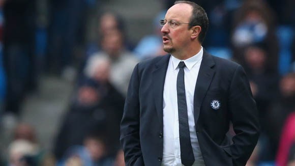 HLV Benitez đang bị các CĐV Chelsea chỉ trích dữ dội